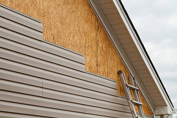Professional Siding Contractor technician working in Oakland, TN